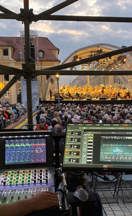 Einblick in die Ton- und Lichttechnik für die Oper für alle in Ansbach